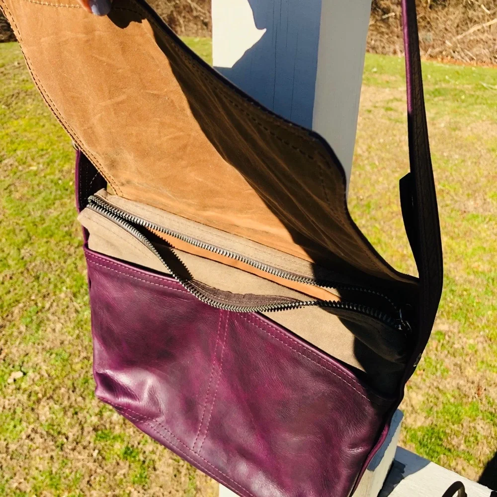 Elegant Purple Crossbody Bag - Picture 2 of 4